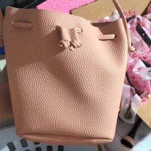 bucket bag